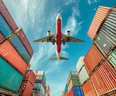 Flete marítimo vs. aéreo para importar desde China a Colombia