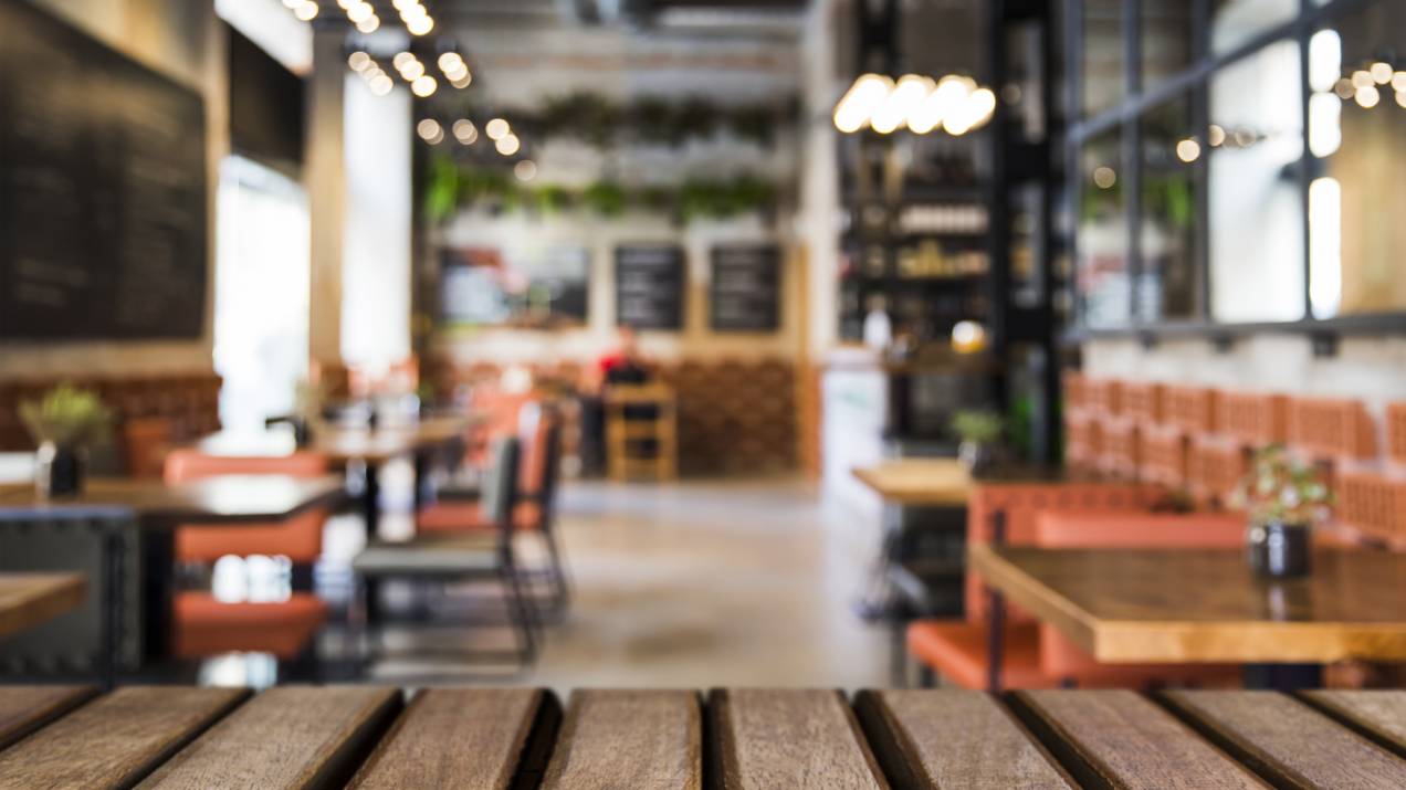 ¿Cómo optimizar el menú de un restaurante colombiano en Florida con productos importados? 